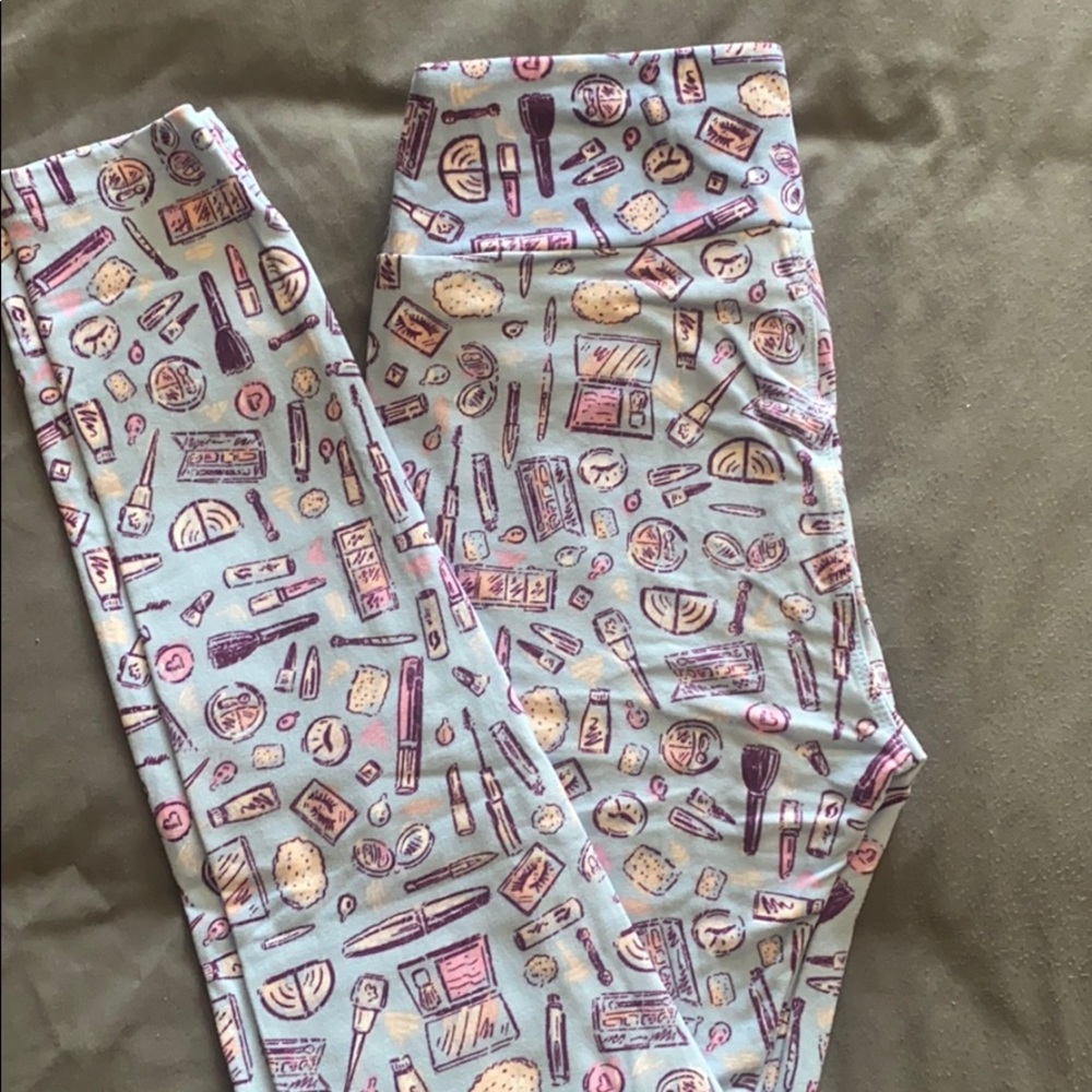 🦄 LuLaRoe leggings make up/ esthetician